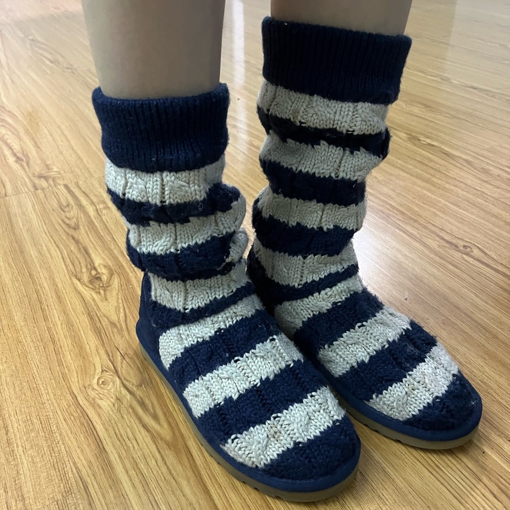 UGG Navy and Cream Knit